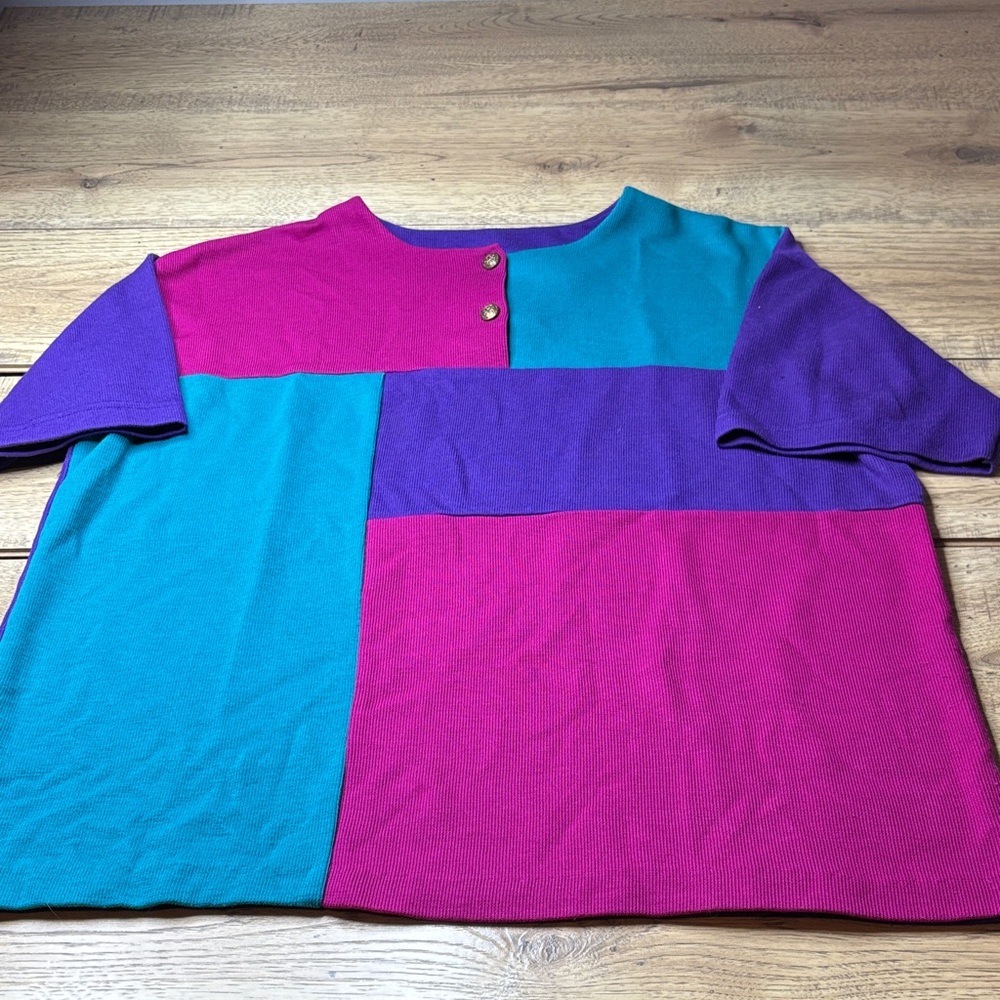 Women’s Vintage Company Collection Color Block S\S Sweater  with Button Detail L